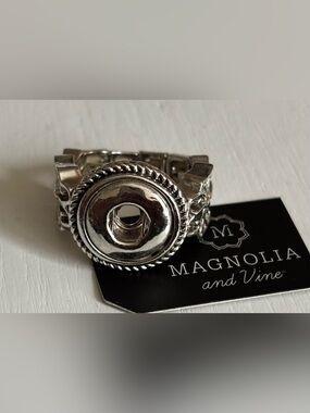 Magnolia & Vine Mini Snap Stretchy Ring ~ 12mm